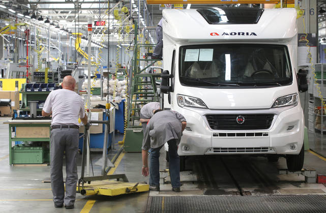 V Adrii Mobil zavrnili očitke o slabih pogojih za delo