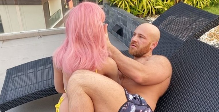 Tip, ki se je poročil s spolno lutko, je našel novo strast, ljudje ga sprašujejo: Ali jo varaš?