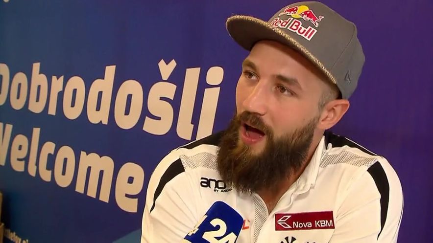 Flisar moral v pripor! Pijan se je znesel nad policijskim vozilom