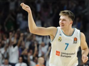 VIDEO: Neverjetna trojka Luke Dončića