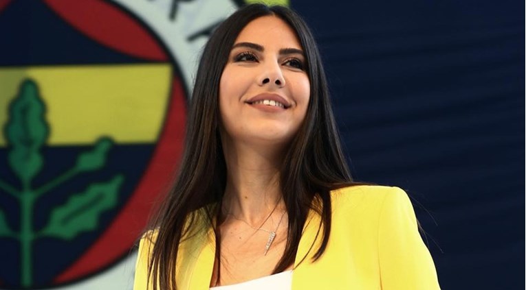 Voditeljica nogometne televizije umrla v starosti 32 let