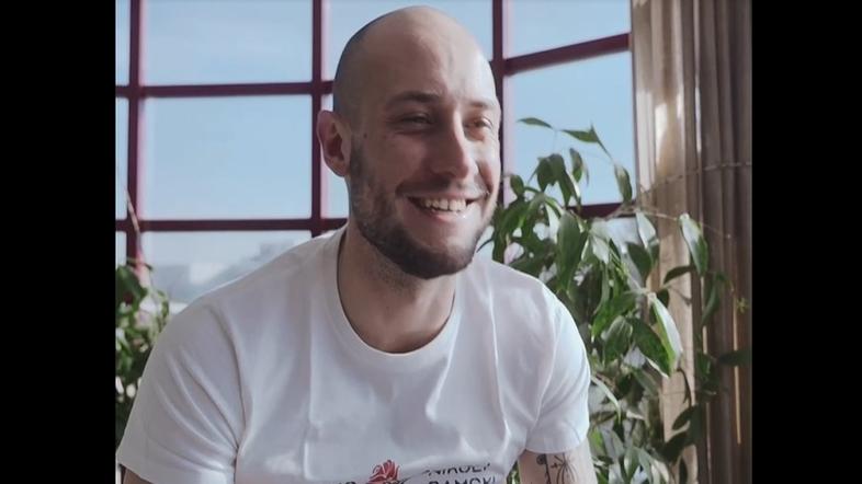 Končno znano, kdo je 'Sanjski moški' pod masko!