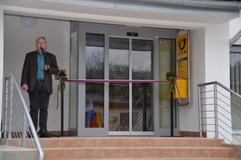 FOTO: Na Mirni s prenovljeno pošto