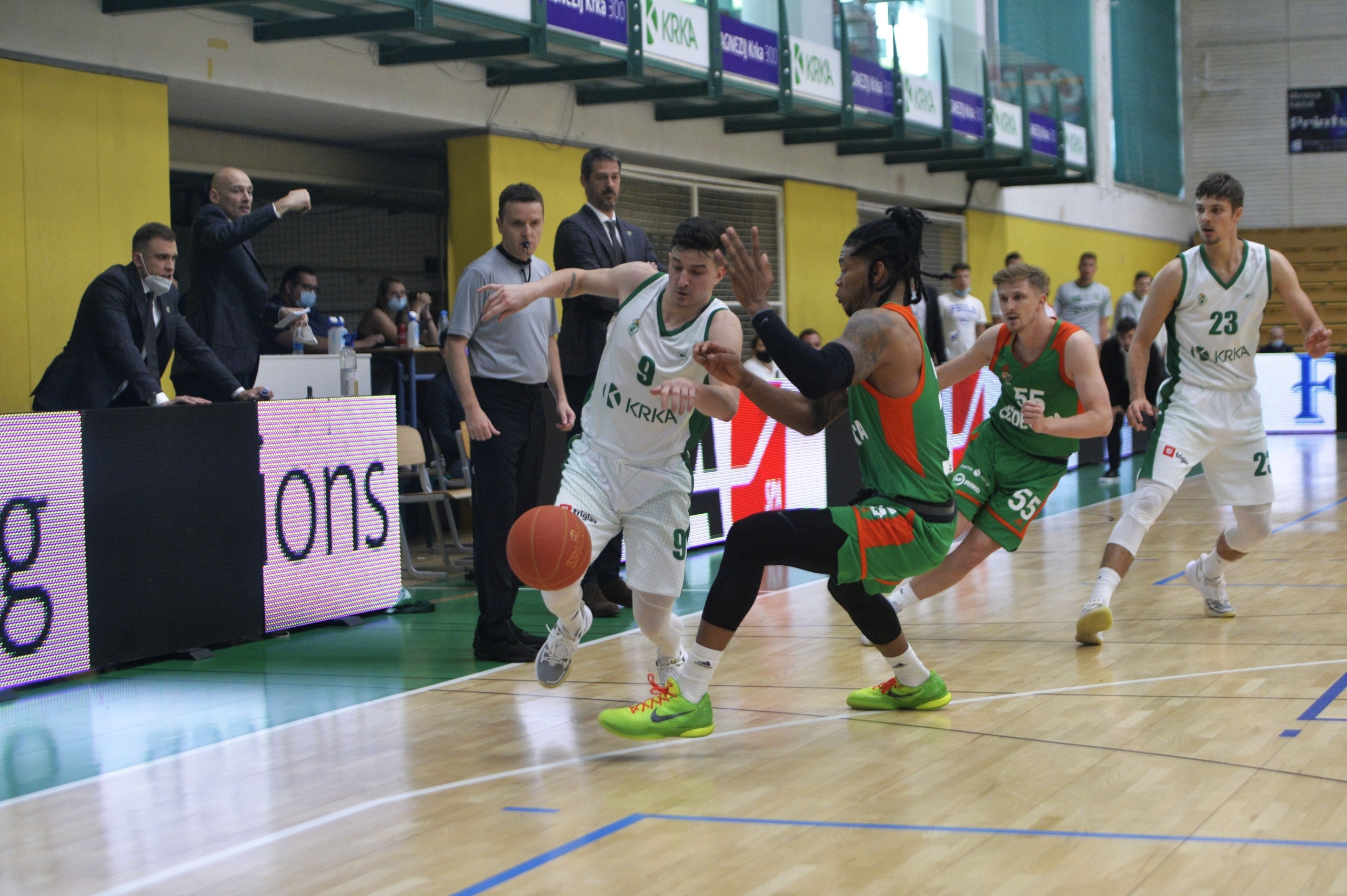 Olimpija korak do naslova!