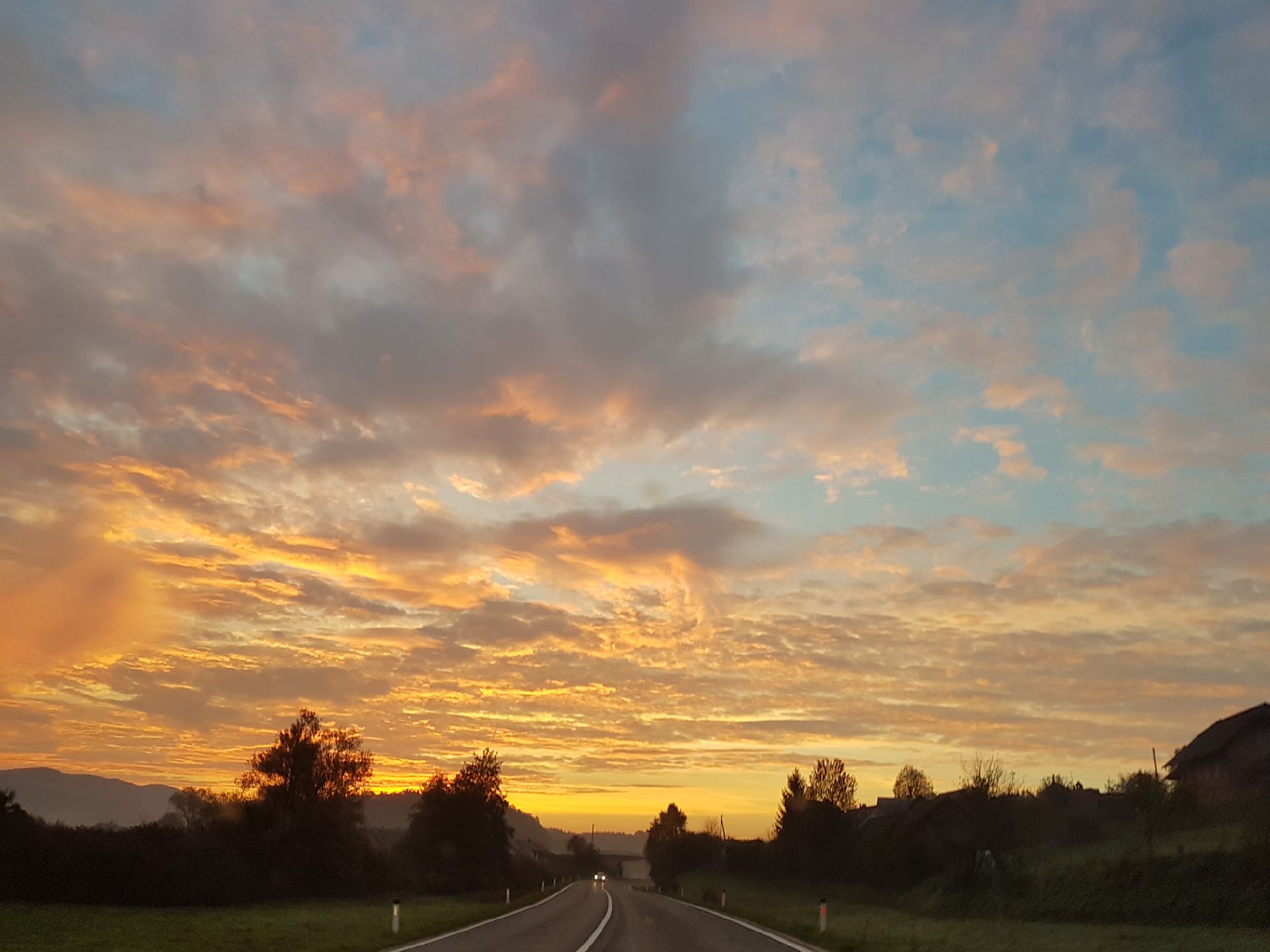 FOTO: Čudež narave na dolenjskem nebu