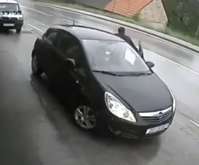 VIDEO: Kako našemu sosedu Hrvatu pobegne vozilo