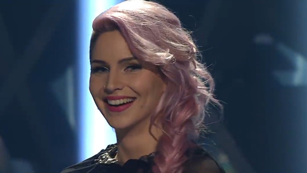 Lea Sirk vsa iz sebe med šovom, gledalci udarili po njej