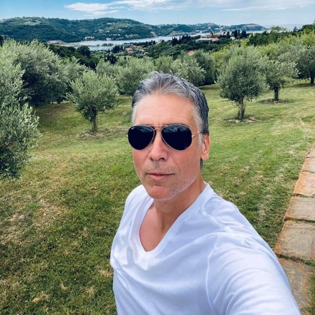 FOTO: Jan Plestenjak presenetil na valentinovo, prvič je pokazal svojo izbranko