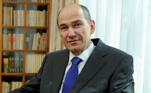Zdaj tudi uradno: Janševa kandidatura za mandatarja je vložena, večina je videti trdna