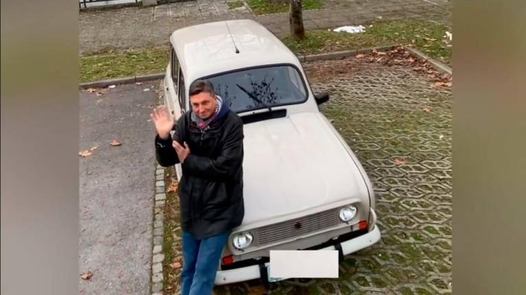 Bivši predsednik Pahor prodaja katro, ne boste verjeli, koliko so mu ponudili