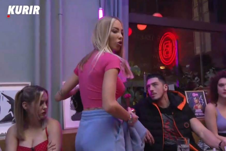FOTO: V Baru še lezbična afera Slovenke! »Prizna, da služi denar z golimi slikami, strast do pa žensk skriva«