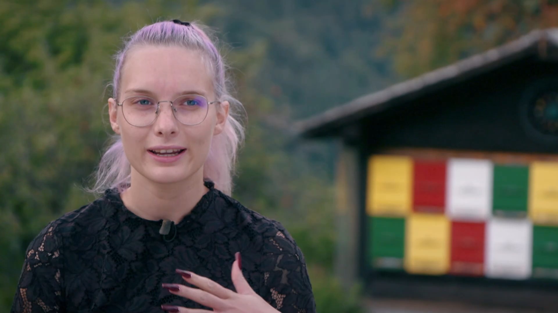 Patricija iz Ljubezni po domače, ki je šokirala v zadnji oddaji, neprepoznavna: kaj se je zgodilo?