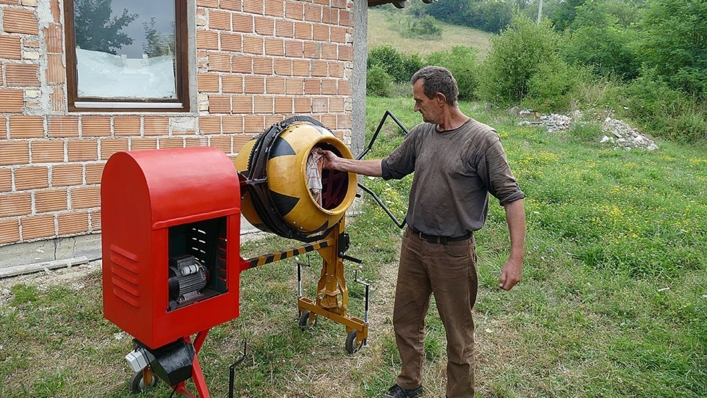 VIDEO: Ne boste uganili, kaj je Bosanec naredil iz mešalca za beton