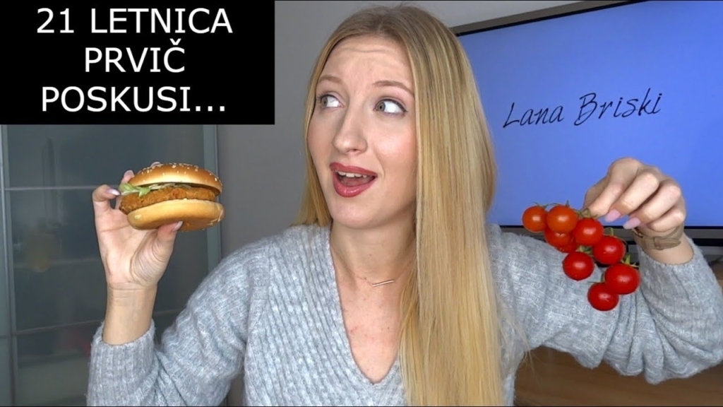 VIDEO: Ojoj, slovenska vlogerka pri 21-tih prvič poskusila hamburger, paradižnik in kavo! To so njene reakcije