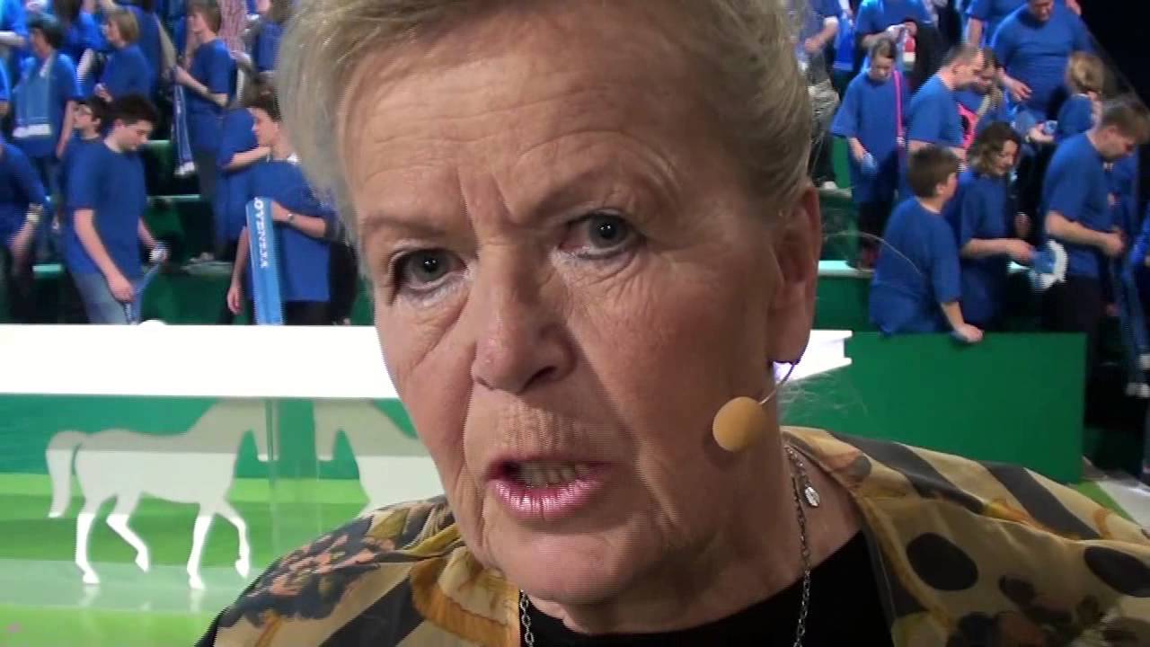 Priljubljena voditeljica udarkila po Angelci Liković: Je sodnica sama kriva za to, da jo nekdo pretepe z bejzbol kijem?