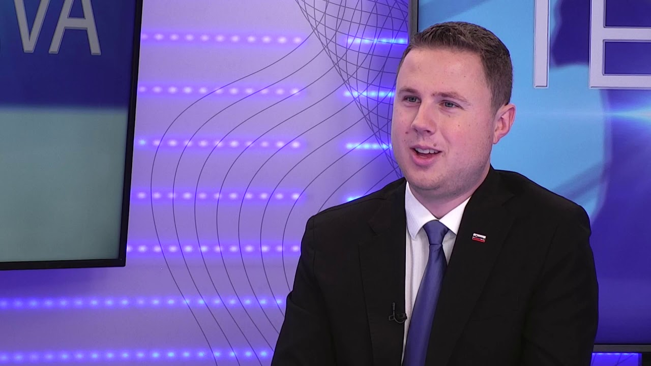 Poslanec SDS Mahnič ne izbira besed! Groza kaj je tvitnil voditeljici RTV Slovenija