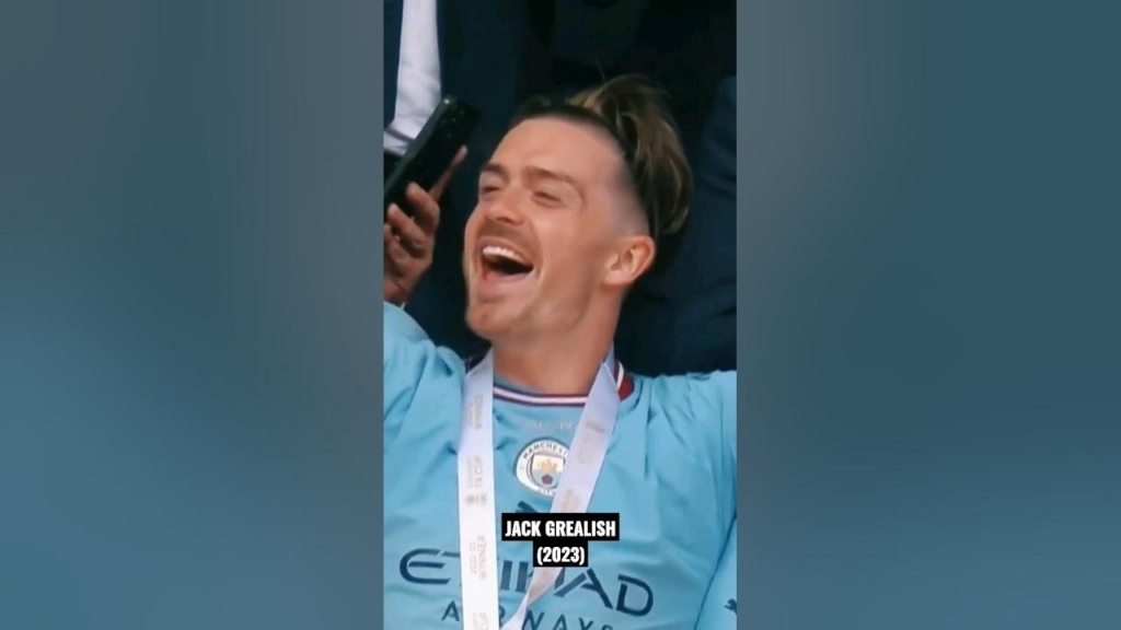Grealish tri dni pil in se zabaval: nositi so ga morali celo v invalidskem vozičku!