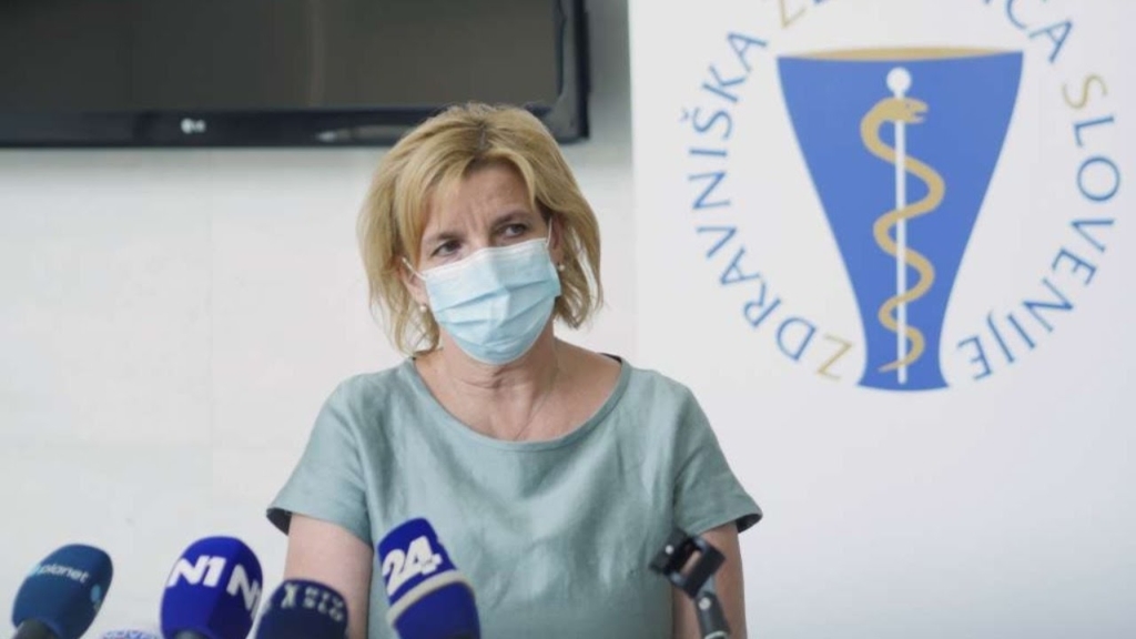 Življenje 20-letnice visi na nitki, Beovićeva za začasen umik cepiva Janssen