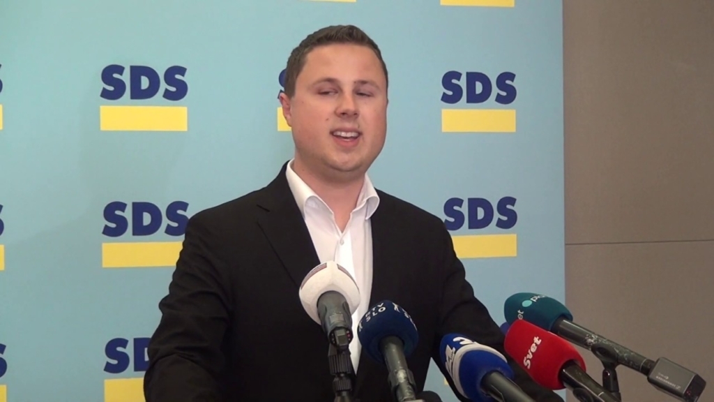 Jonas v kvizu užalil poslanca Mahniča, sedaj mu očitajo, da je pijanec