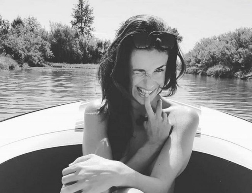 FOTO: Vroče! Priljubljena slovenska igralka odvrgla vse, na eni fotografiji se celo vidi ...