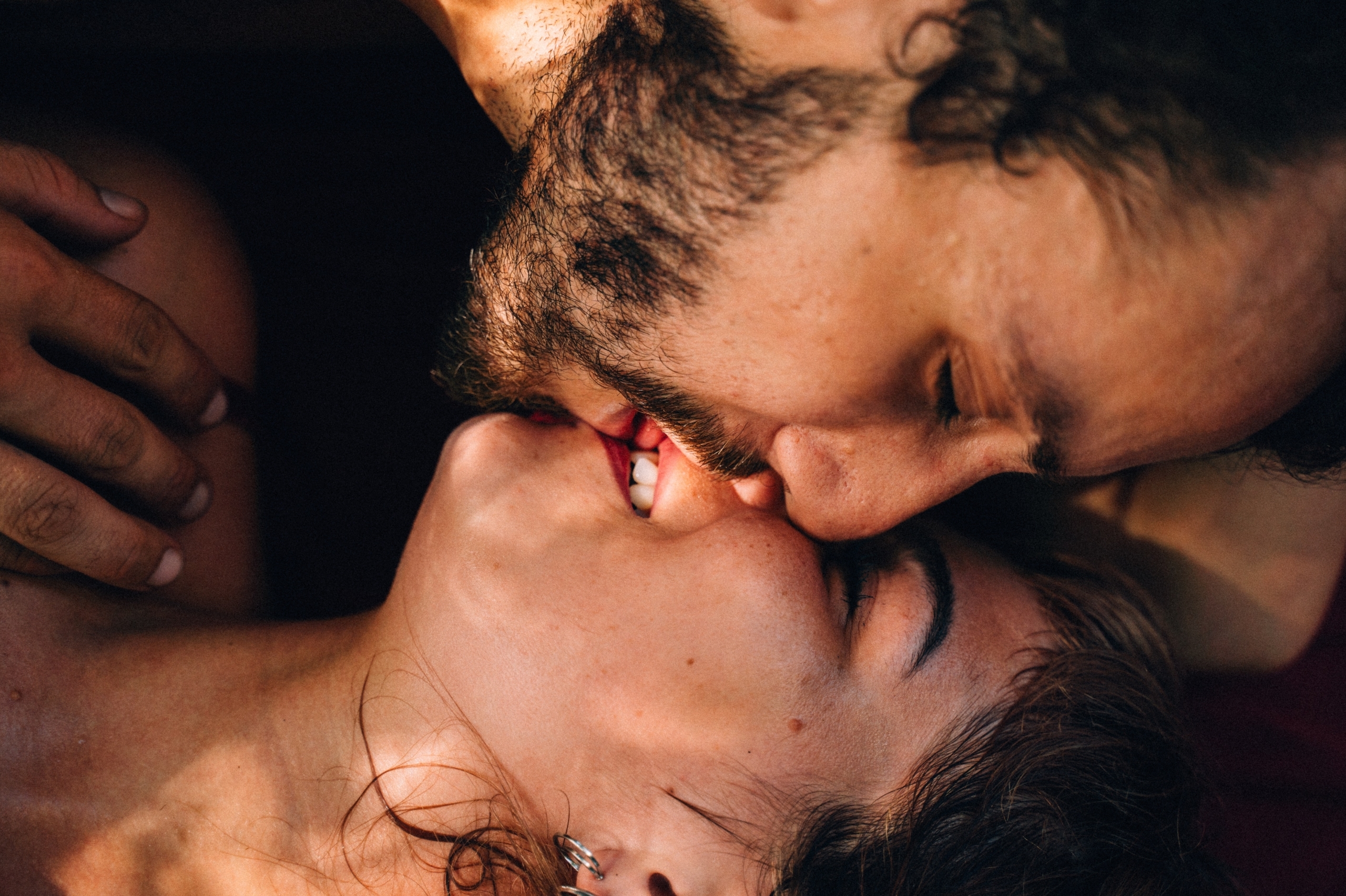 Ne, monogamija ni zanje: ta astrološka znamenja so najbolj naklonjena odprtemu razmerju