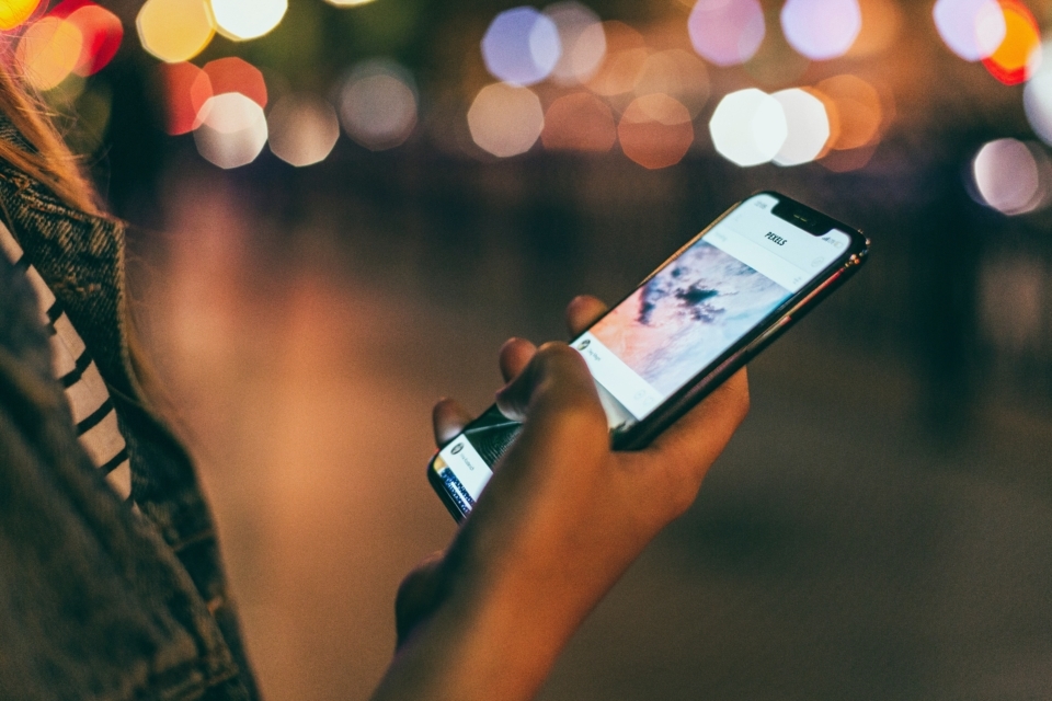 Uporabnica na Tinderju zapisala tole, sedaj jo naenkrat želi spoznati ogromno moških