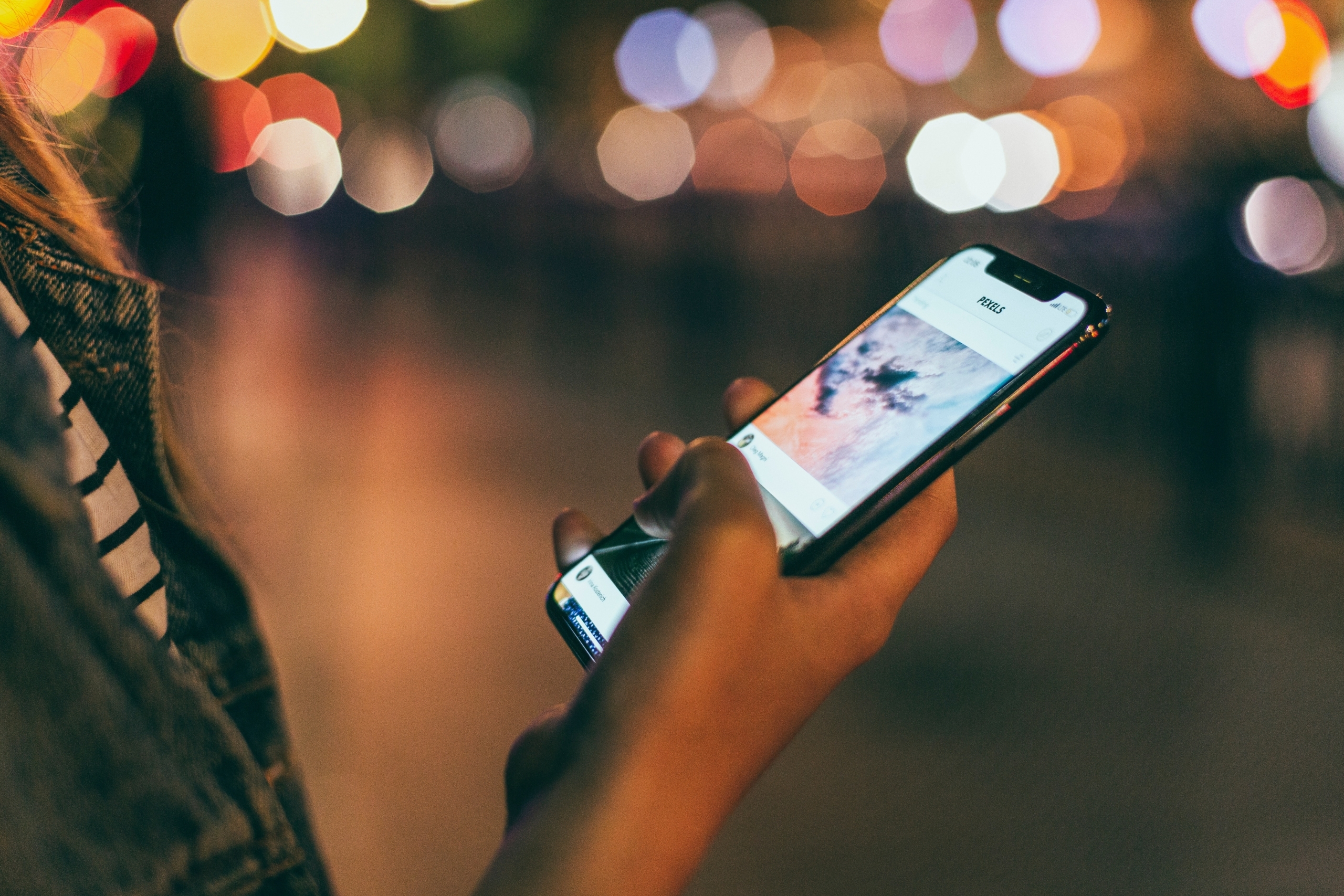 Uporabnica na Tinderju zapisala tole, sedaj jo naenkrat želi spoznati ogromno moških