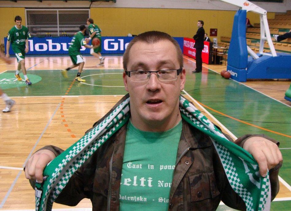 Košarkarji pomagajo Jožetu, ki rešuje stanovanjski problem