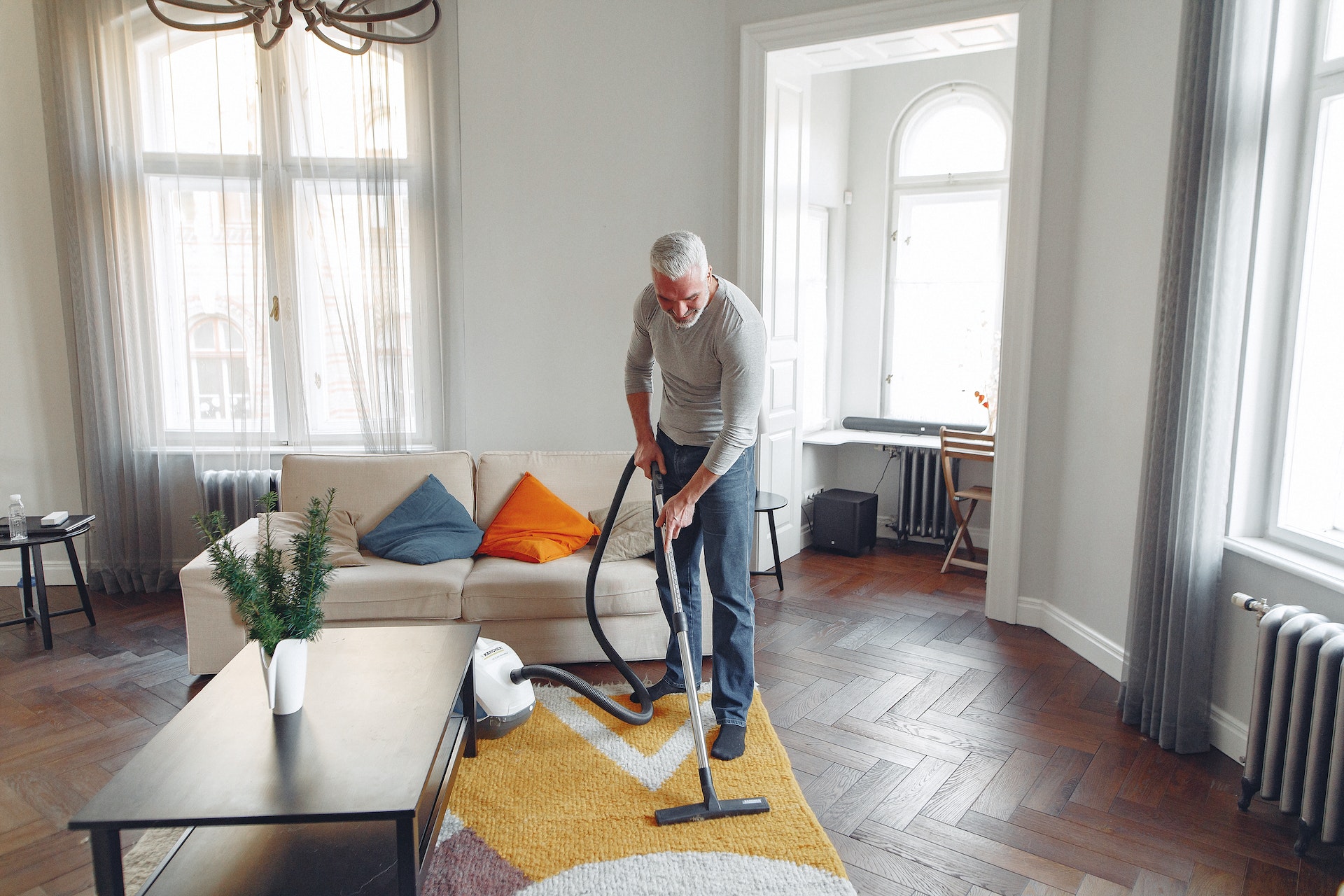 iRobot: marsikdo še vedno prisega na ročno čiščenje.