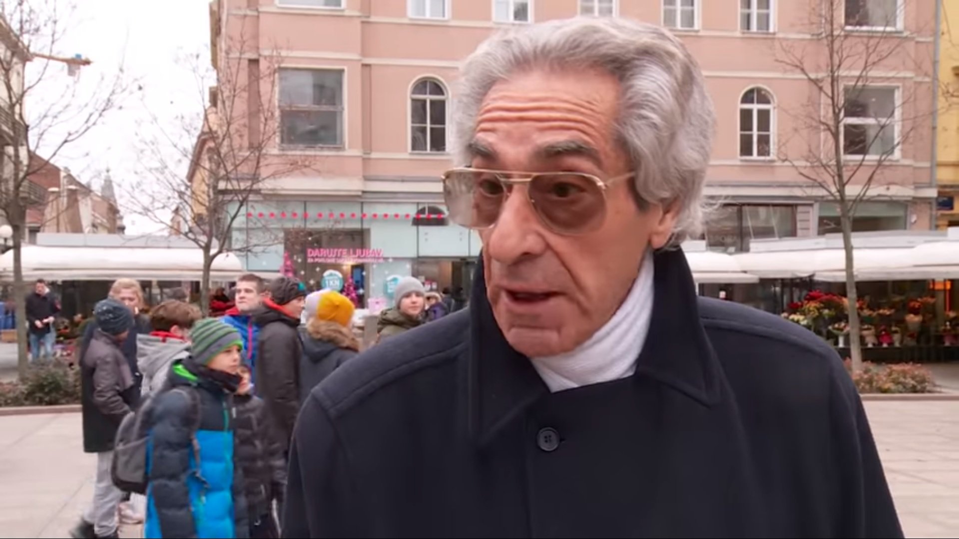 FOTO: Trenutno najbolj znani upokojenec pokazal ženo: Mislijo, da je moja hči!
