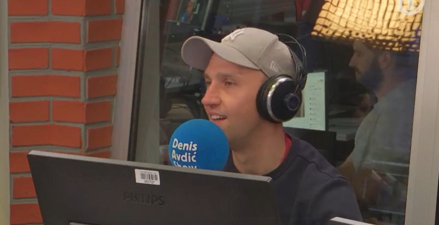 To je slovenski navijač Janez, ki je sinoči poljubil Ronalda, tako kazen je dobil