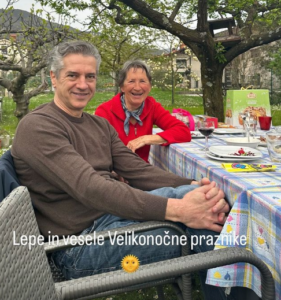 Je to fotografirala Tina Gaber? Na sliki tudi njena bodoča tašča, predsednikova mama
