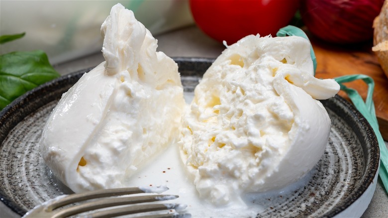 Burrata je eden najbolj priljubljenih sirov na svetu