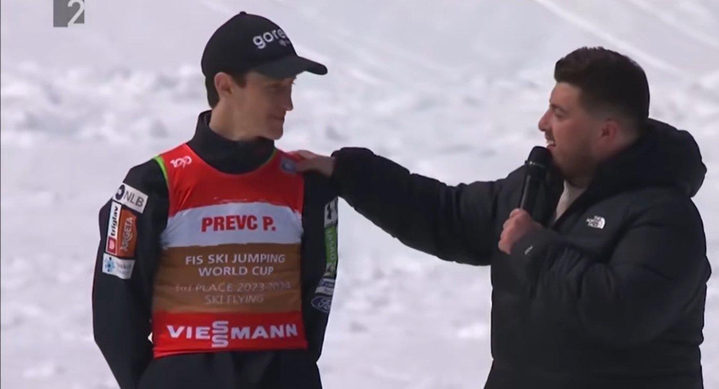 Ganljivi prizori iz Planice! Slovenski pevec Petra, ženo Mino in navijače ganil do solz