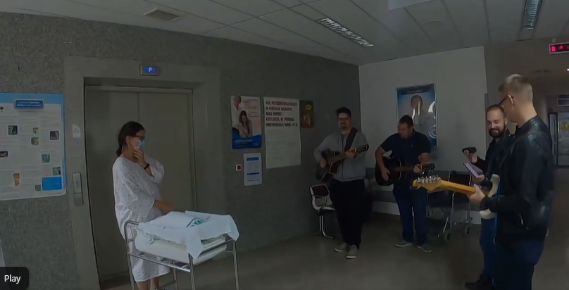 Ganljivo presenečenje v porodnišnici