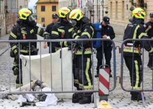 Tragedija na Markovem trgu: moški se je zažgal pred stavbo vlade