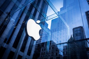 Apple sledi konkurenci in nadgrajuje Siri