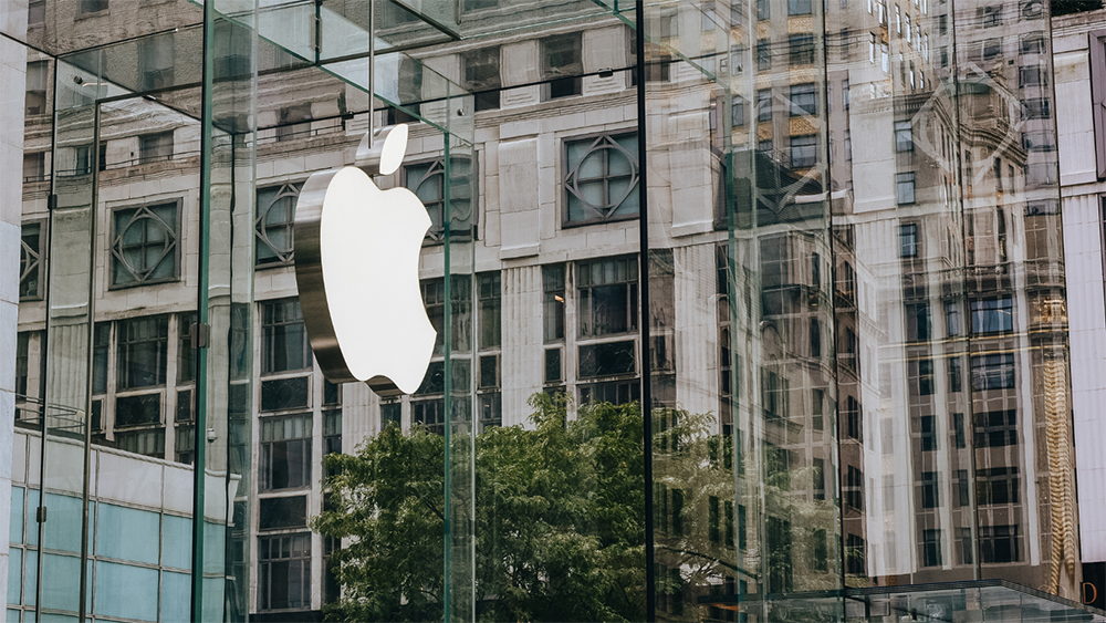 Apple sledi konkurenci in nadgrajuje Siri