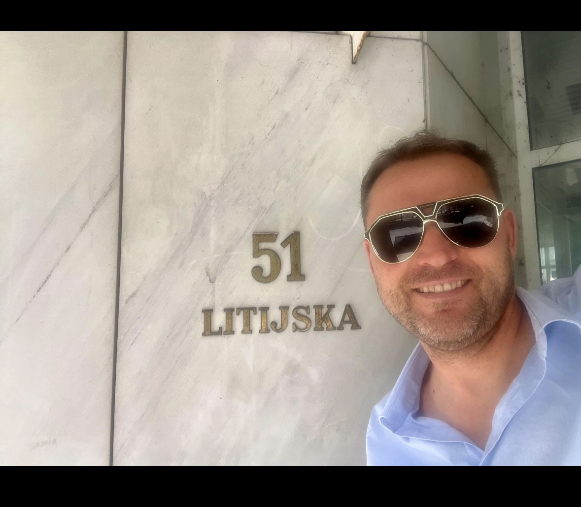 Prodaja sodne stavbe: fotografija, ki je v posmeh slovenski vladi?