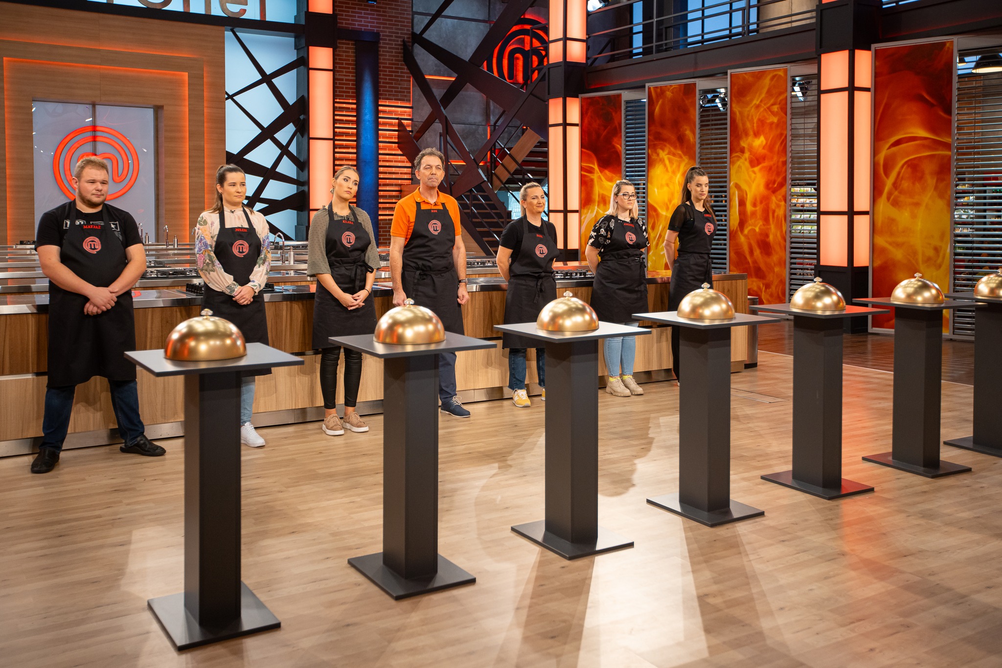 Napetost v kuhinji, tekmovalci Masterchefa se soočajo z miselnimi in kulinaričnimi izzivi!