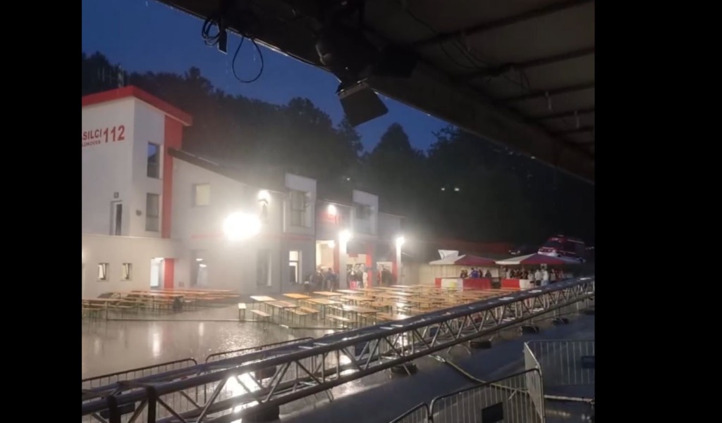 Dež pregnal znano dolenjsko veselico, oglasili so se Modrijani, to morate prebrati