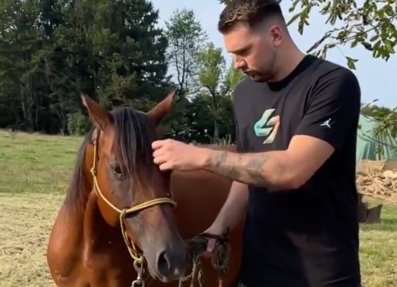 Luka Dončić obiskal slovensko kmetijo in delil svoje sanje po koncu kariere