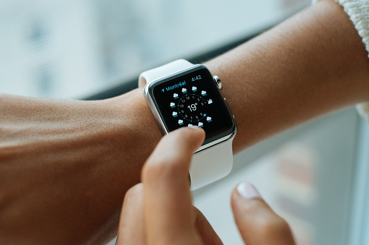 Plastična Apple Watch SE: Nova poteza za osvajanje trga otroških pametnih ur