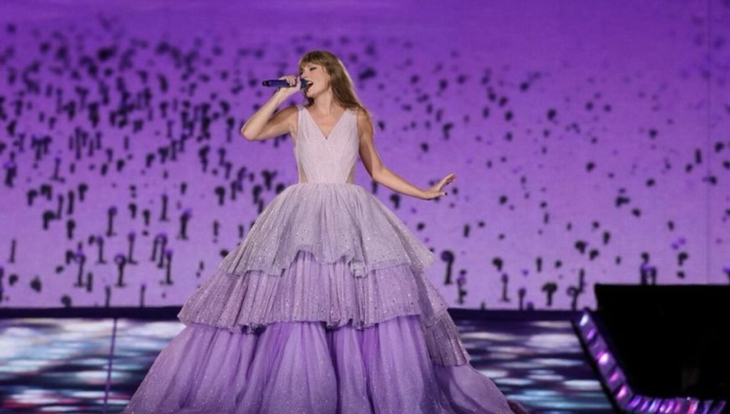 Taylor-Swift-v-obleki