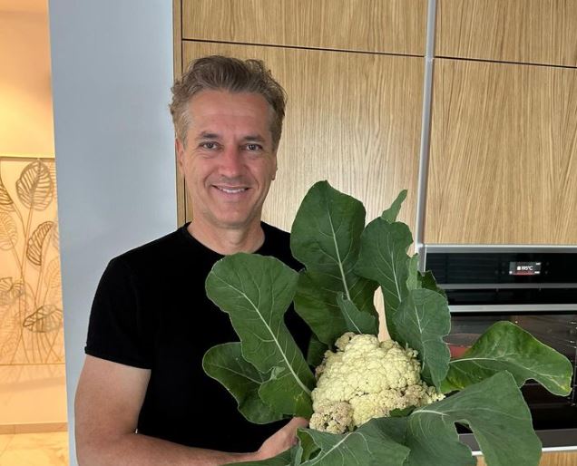 Robert Golob, kaj se je zgodilo z lasmi? (FOTO)