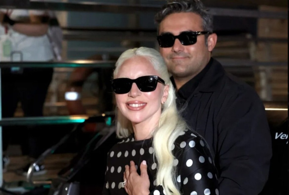 Lady Gaga v Benetkah presenetila s čudovitim zaročnim prstanom in predstavitvijo novega Jokerja! (VIDEO)