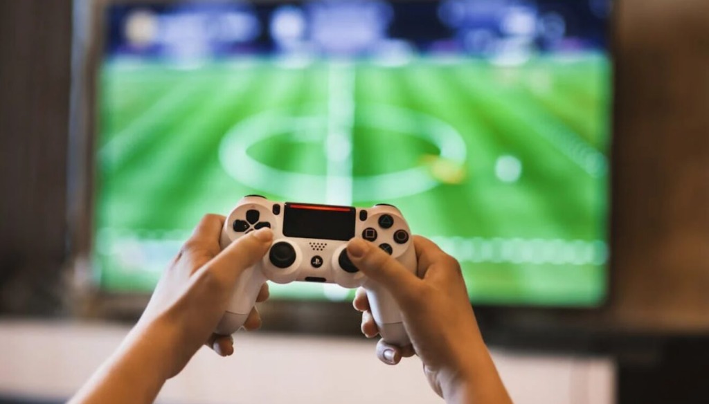 Starši so rekli ‘NE’ PlayStationu, a poglejte, kaj se je zgodilo, ko je Rok dobil svojo konzolo