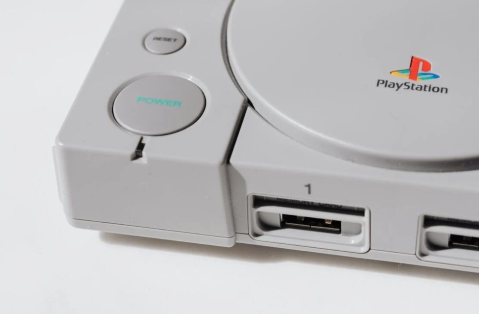 Starši so rekli ‘NE’ PlayStationu, a poglejte, kaj se je zgodilo, ko je Rok dobil svojo konzolo