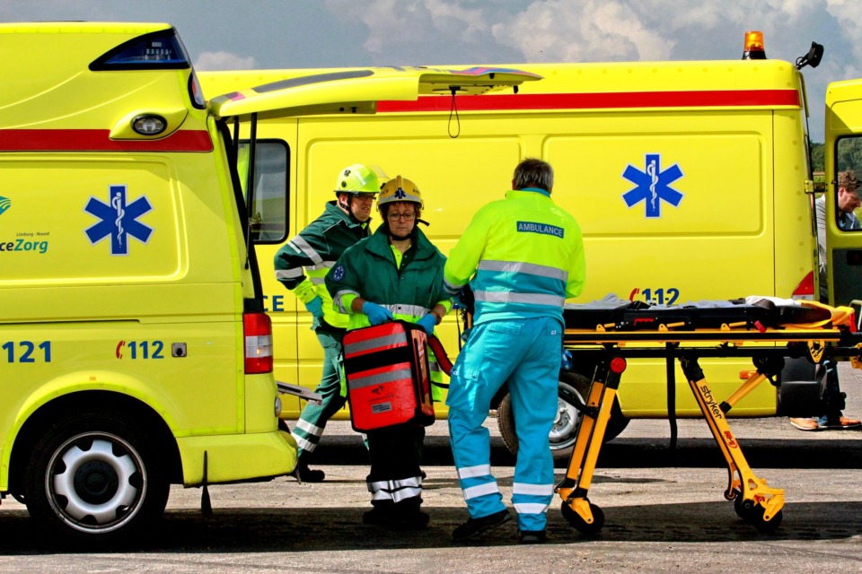 Tragedija na gradbišču v Kranju: 22-letnik izgubil življenje po hudem padcu!