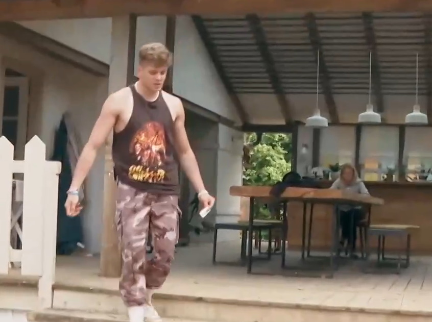 Tim izgubil živce, razbijal je: Baba' je f***, majke mi